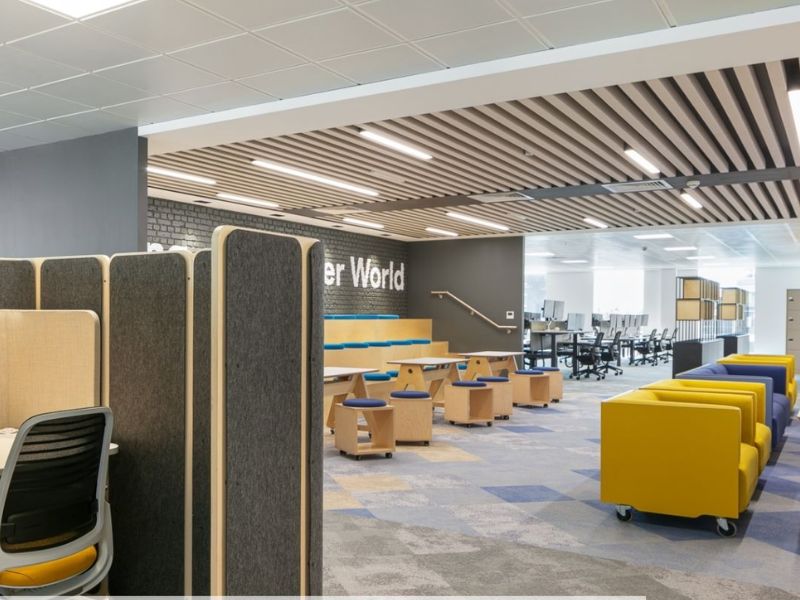  Mẫu văn phòng với trần gỗ tiêu âm