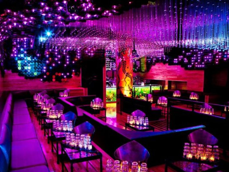  Thiết kế club chống ồn hiện đại, bố trí loa khoa học