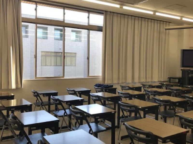  Kết hợp rèm dày – phương án tiêu âm phòng học trẻ em được ứng dụng phổ biến