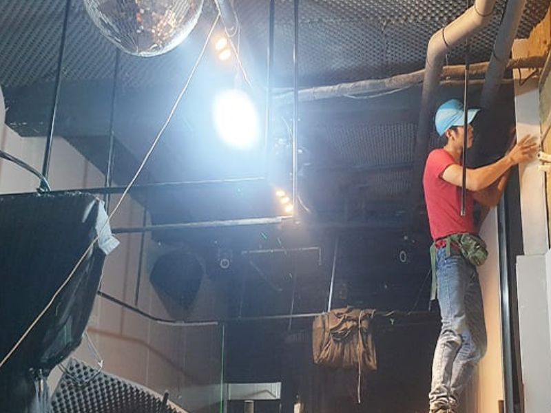 Đội ngũ thi công xử lý các điểm truyền âm yếu