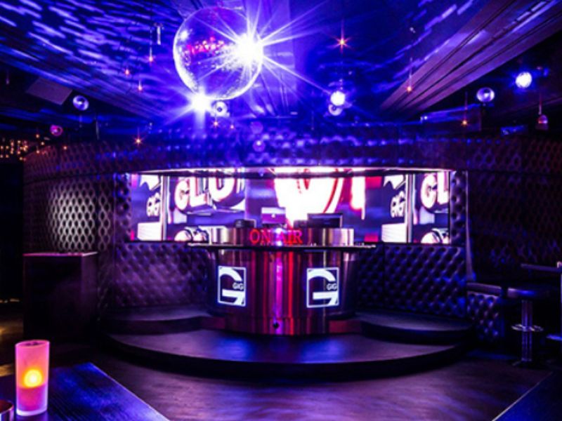  Mẫu quán bar bổ sung vật liệu cách âm, tiêu âm phù hợp