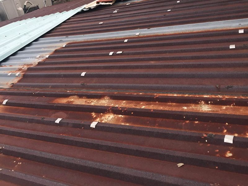  Mái nhà là hạng mục dễ hư hỏng gây ra hiện tượng thấm dột ở nhà phố sau một thời gian sử dụng