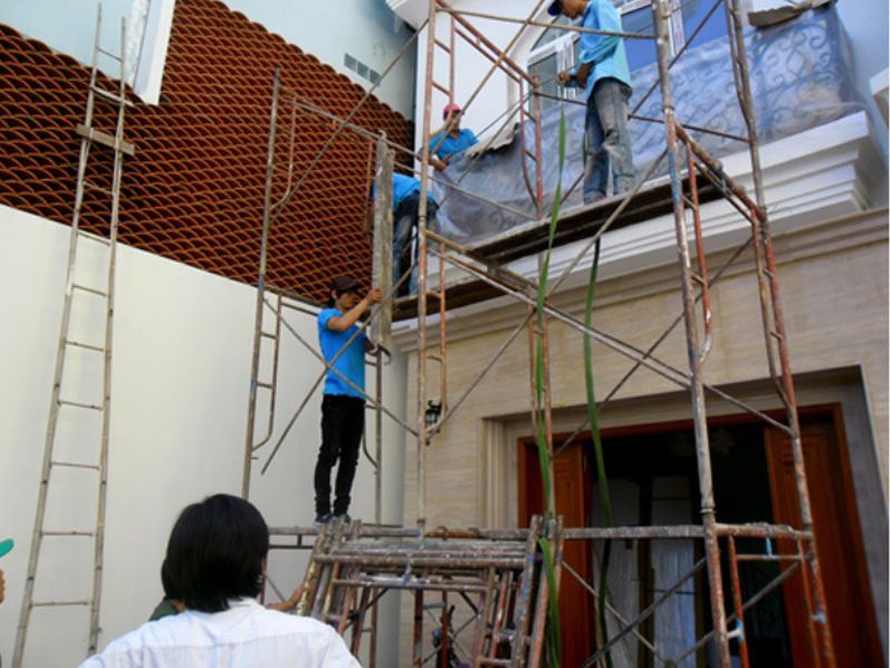  Chủ đầu tư nên xem xét kinh nghiệm và hồ sơ năng lực khi đánh giá đơn vị sửa nhà uy tín