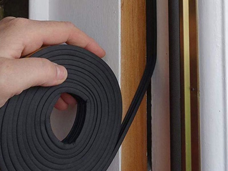  Xử lý khe cửa giúp hạn chế tối đa tình trạng rò rỉ âm từ phòng kỹ thuật