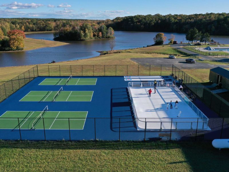  Hệ thống thoát nước sân pickleball nên lắp đặt dọc theo chiều dài của sân