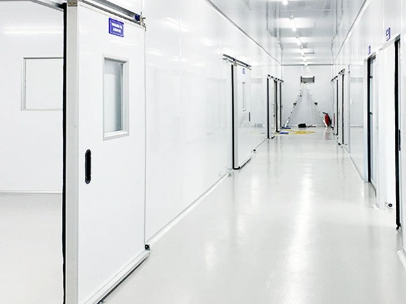  Panel chuyên dụng cho phòng sạch sản xuất có cấu tạo chính gồm 3 lớp có hiệu quả cao trong việc cách âm, cách nhiệt, hạn chế xâm nhập bụi bẩn