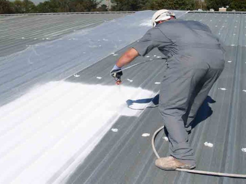  Sơn chống thấm mái tôn có khả năng tự phục hồi vết nứt nhỏ nhờ đặc tính của polymer