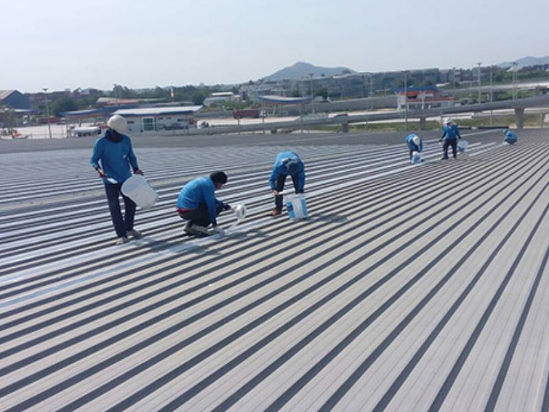  Thi công sơn chống thấm mái tôn giúp tăng khả năng bảo vệ mái trước điều kiện thời tiết khắc nghiệt