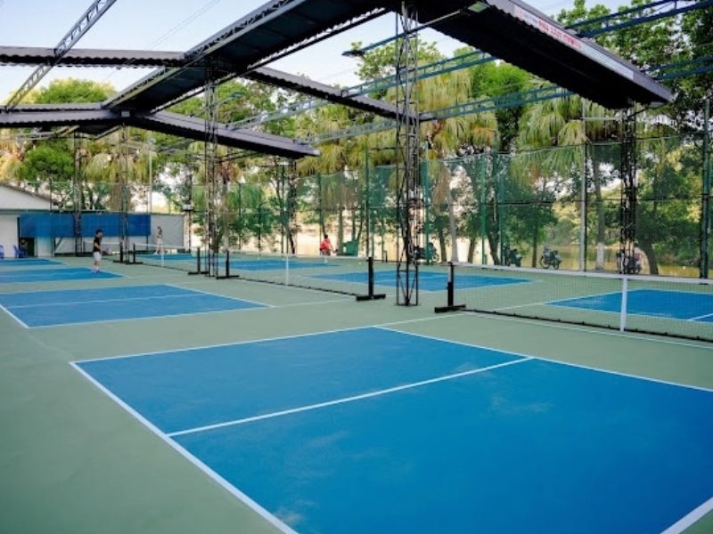  Sơn Acrylic – sơn sân pickleball phù hợp cho sân tập và sân gia đình