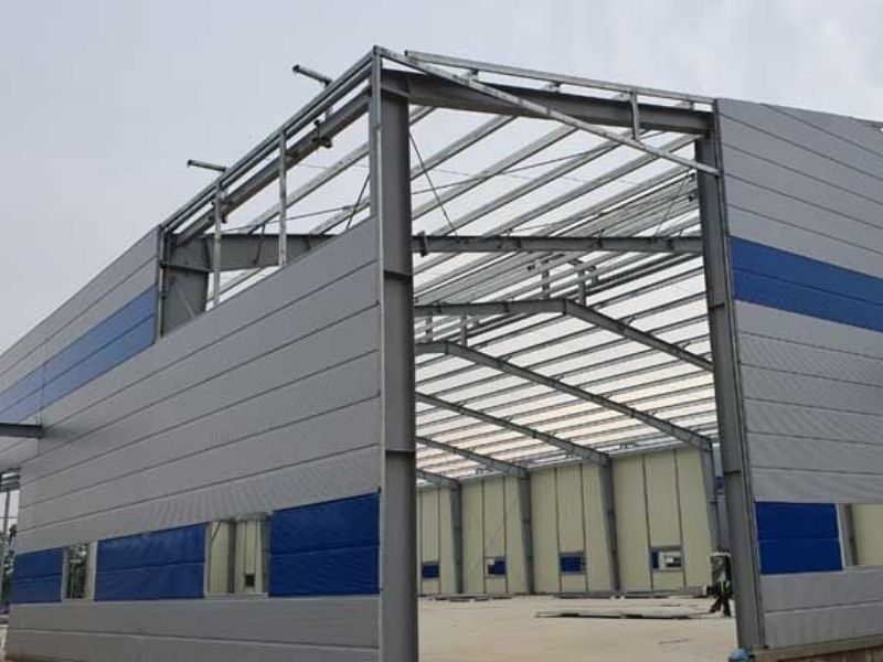  Tấm panel cách nhiệt – vật liệu cải tạo cho tường và vách ngăn nhà xưởng