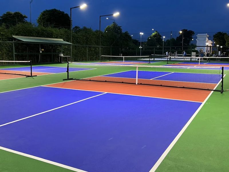  Thay mặt sân pickleball cũ là điều cần thiết sau một thời gian dài sử dụng để đảm bảo thẩm mỹ và an toàn cho người chơi