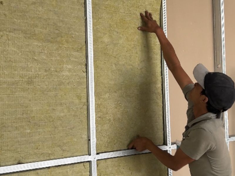  Bông khoáng – vật liệu hấp thụ âm thanh tốt cho phòng kỹ thuật