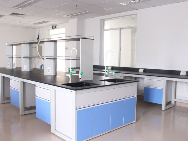   Quá trình thi công cần bảo vệ mặt panel để tránh bị trầy xước và va đạp gây hư hại bề mặt