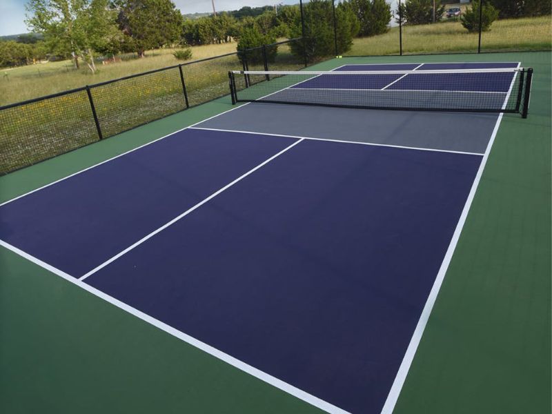 Thi công sân Pickleball từ Polyurethane có độ đàn hồi cao, giảm thiểu chấn thương