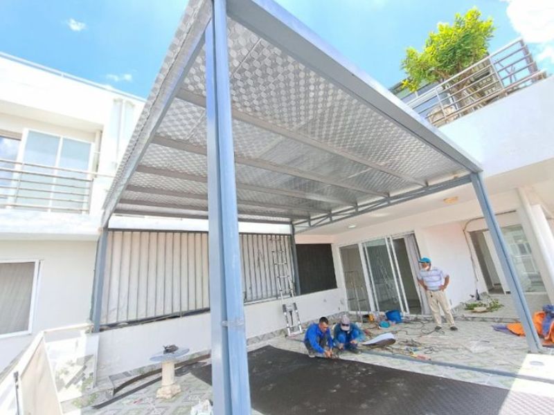  Alo Nhà Xinh – đơn vị có nhiều kinh nghiệm thi công vách ngăn panel sân thượng đúng kỹ thuật, giá cạnh tranh