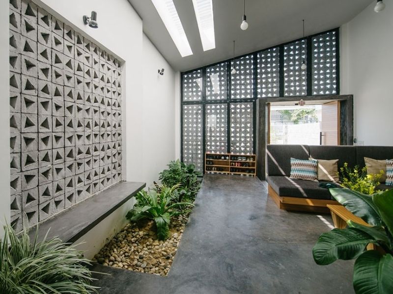  Thiết kế nhà phố tăng ánh sáng tự nhiên với gạch bông gió