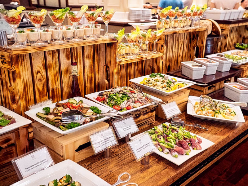  Mẫu nhà hàng thiết kế quầy line buffet khoa học tối ưu luồng di chuyển của khách hàng và nhân viên
