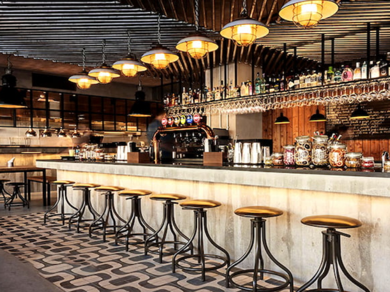  Mẫu quán bar lounge HCM hiện đại với phương án bố trí ánh sáng phù hợp