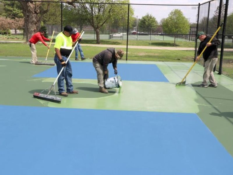 Quy trình sơn sân Pickleball đòi hỏi sự tỉ mỉ và kỹ thuật cao