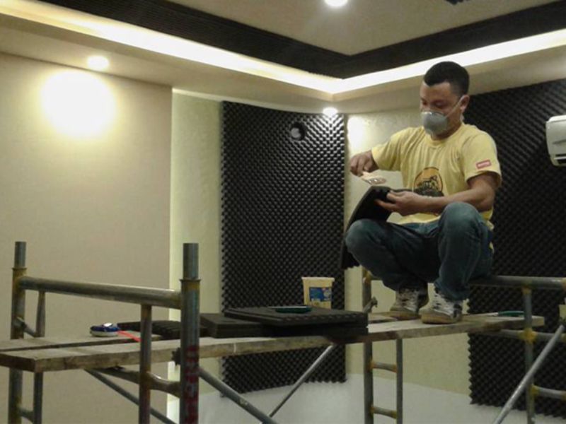  Tính toán phương án tiêu âm dựa trên kết cấu công trình và mức độ tiếng ồn để hiệu quả tối ưu