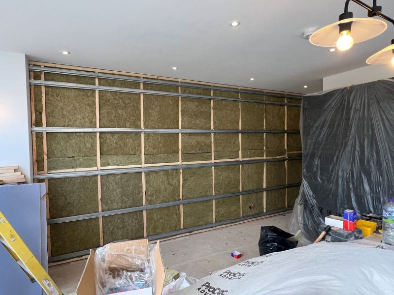  Sử dụng vật liệu chất lượng khi thi công cách âm phòng làm việc