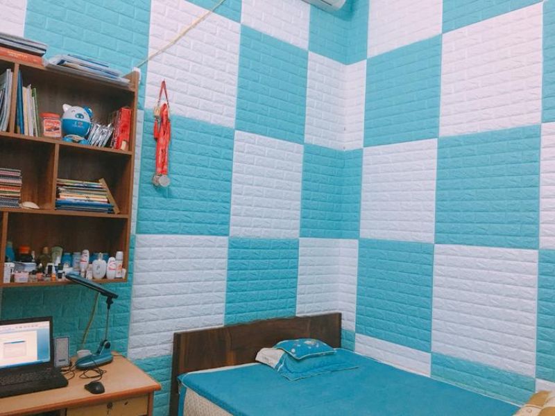  Phòng trọ cách âm kém khiến tiếng ồn dễ xuyên qua, ảnh hưởng giấc ngủ và tập trung