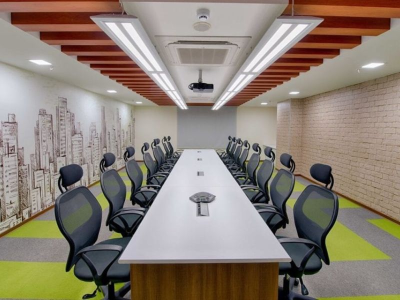  Vật liệu có hệ số hấp thụ âm cao giúp giảm rõ rệt hiện tượng dội âm trong phòng họp