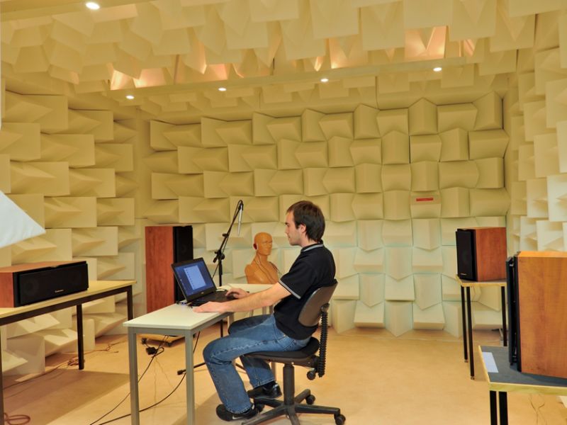  Đơn vị thi công chuyên nghiệp đảm bảo chuẩn âm học, đúng kỹ thuật và thẩm mỹ 