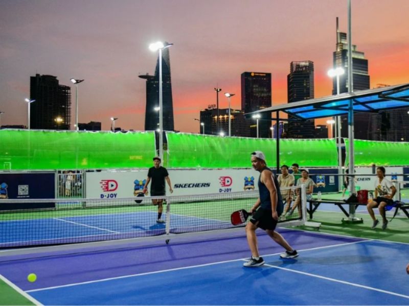  Ưu tiên lựa chọn đèn thể thao ngoài trời chống chói cho sân pickleball
