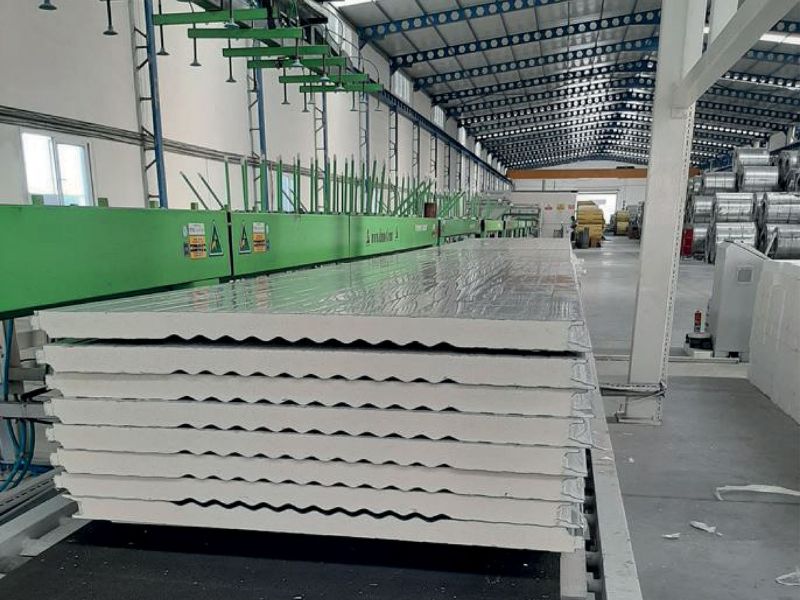 Lắp đặt panel cách âm chống ồn để kiểm soát âm thanh, ngăn chặn hiệu quả tiếng ồn