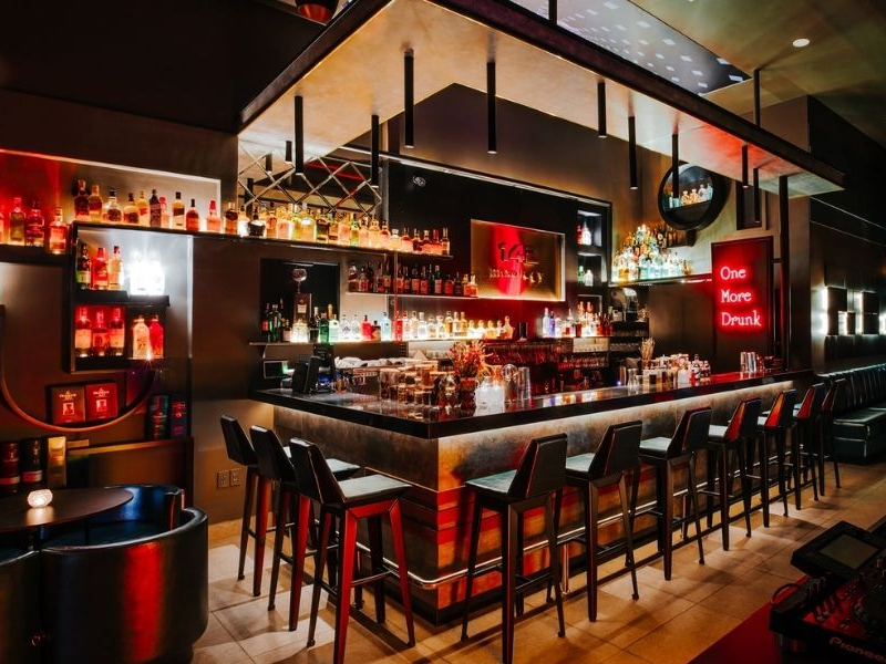  Quán bar với không gian sang trọng với hệ thống cách âm tinh tế