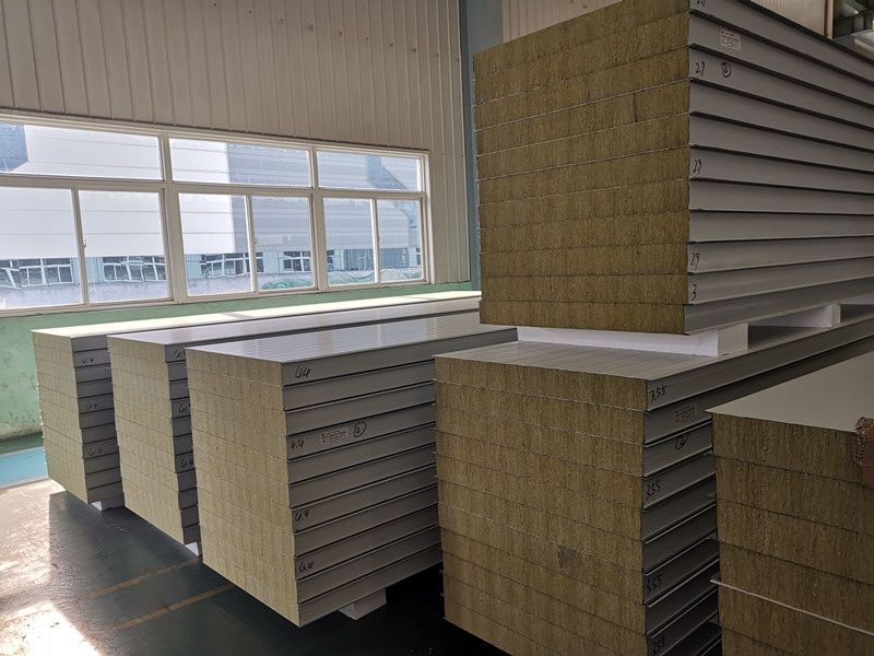  Panel chống cháy có khả năng cách nhiệt, cách âm tốt
