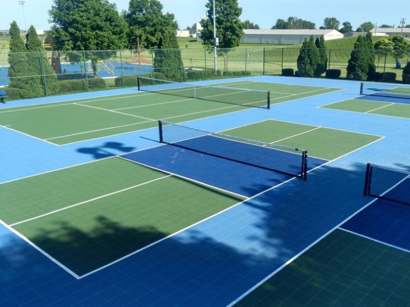  Sân pickleball acrylic mang đến bề mặt thi đấu đạt chuẩn, an toàn