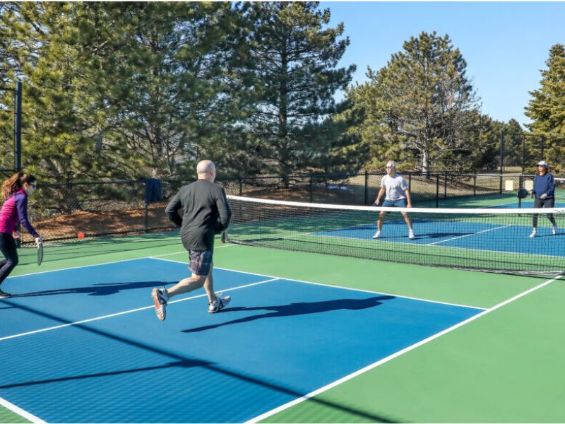  Sân pickleball chống nóng giúp tránh bỏng chân, hư lớp phủ và nâng hiệu quả sử dụng
