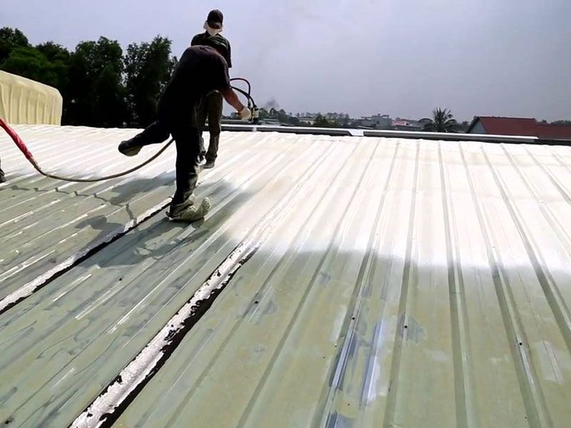  Lựa chọn thi công sơn chống dột mái tole để nâng cao tuổi thọ công trình