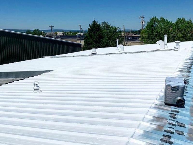  Sơn chống dột mái tole là loại sơn được thiết kế chuyên dụng với độ bám dính cực tốt