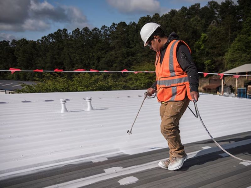  Thi công sơn chống sét rỉ cho mái tole đúng quy trình