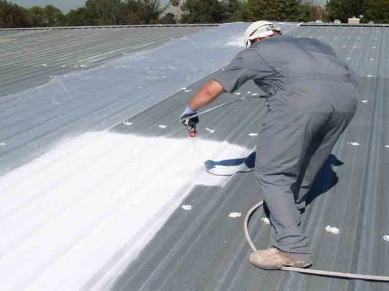  Cần lựa chọn đúng loại sơn chống sét cho mái tôn