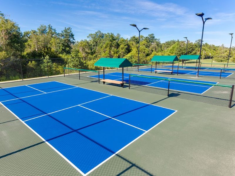  Chuẩn bị nền phẳng, chắc, thoát nước tốt để đảm bảo an toàn và bền mặt sân