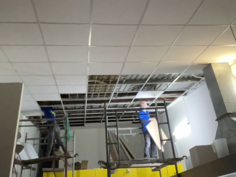  Sử dụng trần nhẹ cách nhiệt khi sửa chữa nhà phố