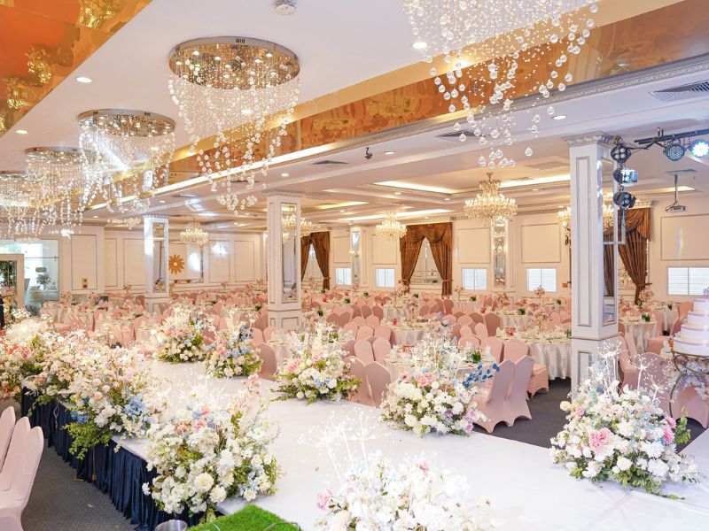  Cải tạo trung tâm tiệc cưới xuống cấp