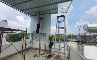 Thi công vách panel sân thượng – giải pháp chống nóng, nhẹ bền cho không gian trên cao 