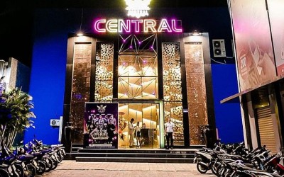 Đâu là giải pháp thi công cửa cách âm quán bar HCM hiệu quả? 